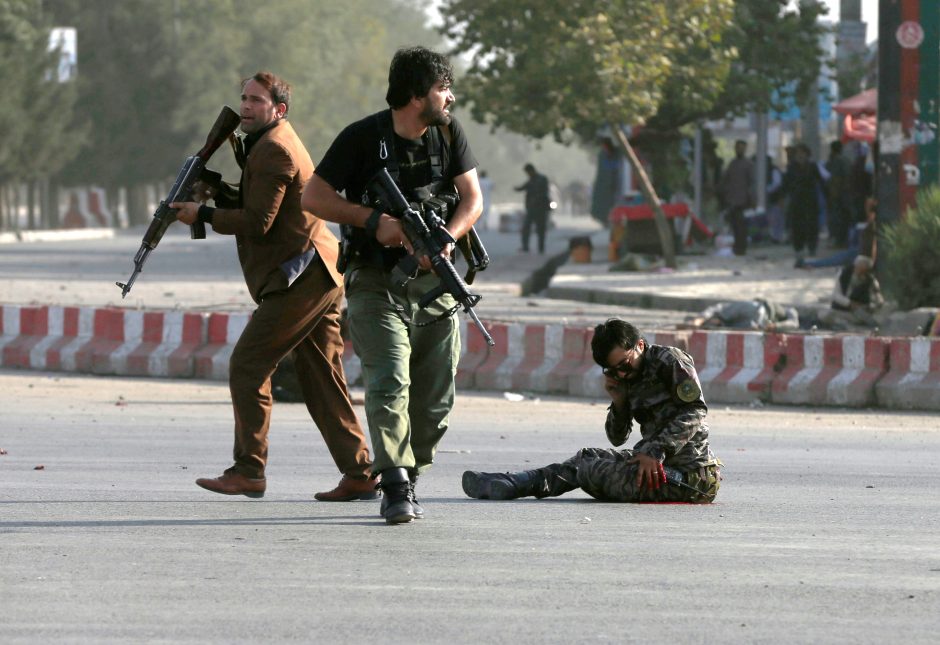 Per sprogimą Afganistano oro uoste žuvo mažiausiai 16 žmonių