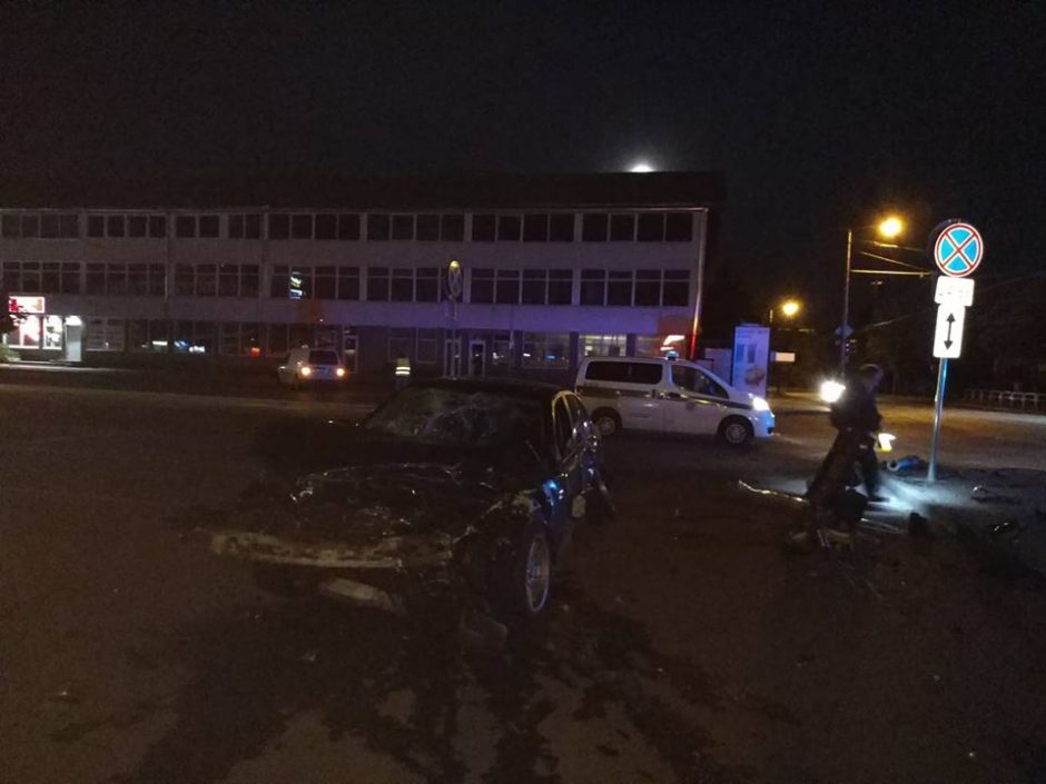 Šiurpi BMW automobilių avarija Kaune: sužeisti trys žmonės 