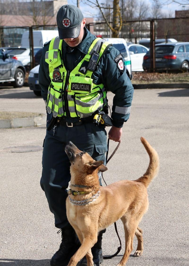 Kauno policija plačiau atvėrė duris