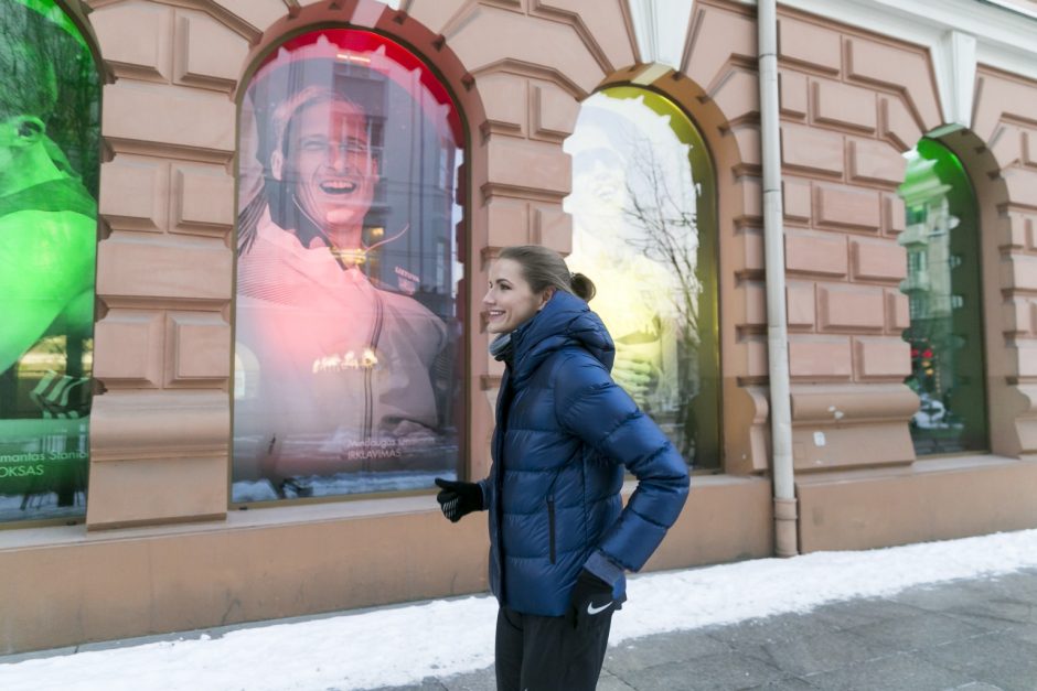 Kas sieja D. Montvydą ir A. Palšytę?