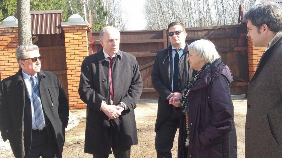 Ambasadorius aplankė sušaudytų tarpukario Lietuvos ministrų kapus Maskvoje