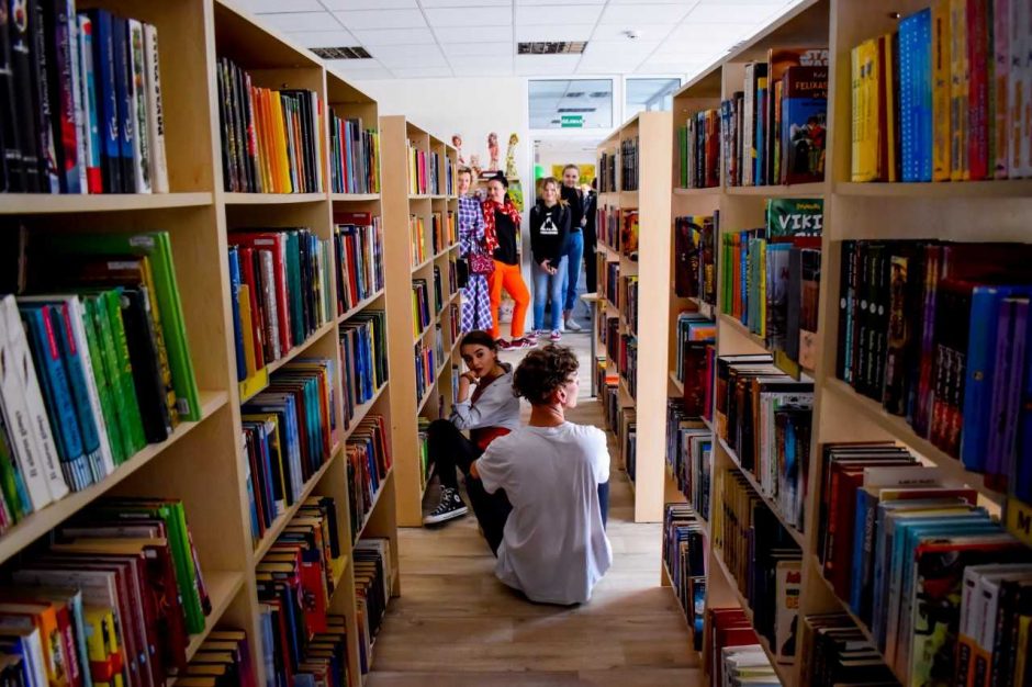 Kauniečius pasitinka atsinaujinusi Girstupio biblioteka