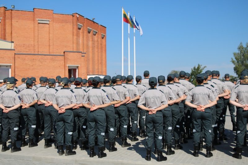 Mokslo metų pradžia Policijos mokykloje – su kareiviška koše 