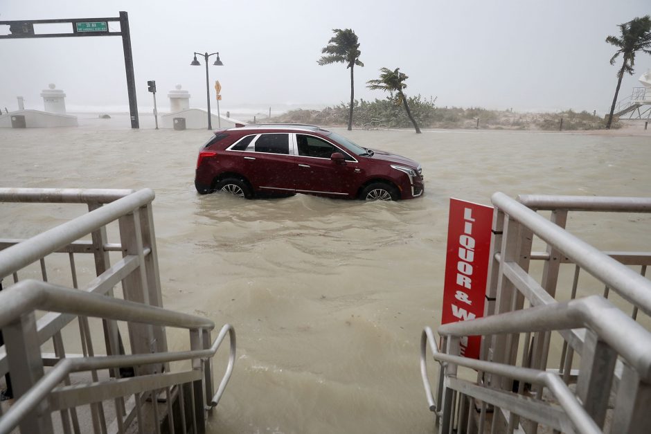 Nusilpęs uraganas „Irma“ Floridoje padarė didžiulių nuostolių