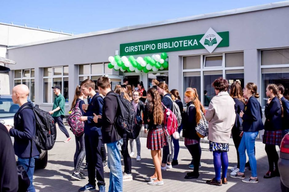 Kauniečius pasitinka atsinaujinusi Girstupio biblioteka