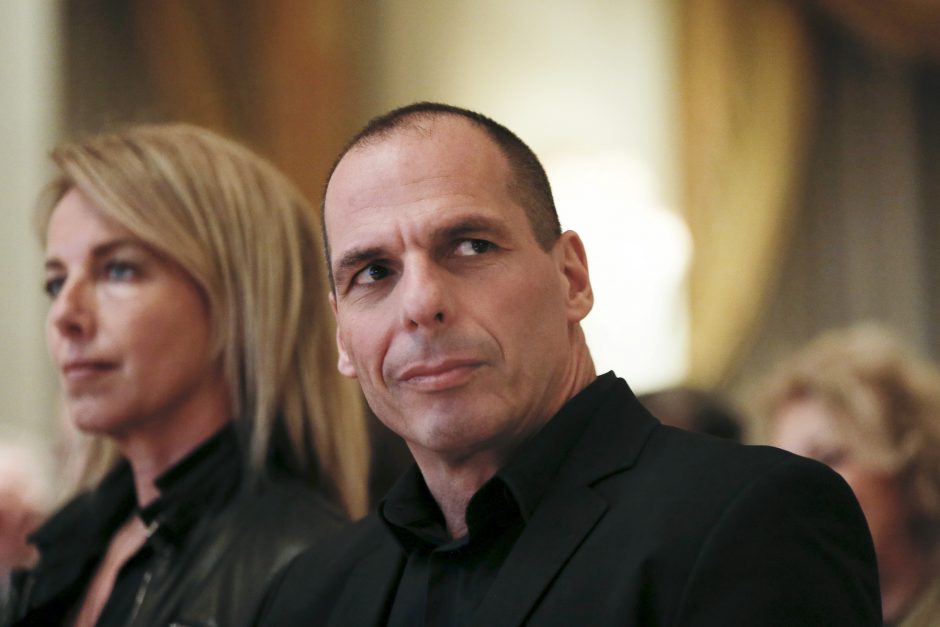 Graikijos finansų ministro žmona gynė vyrą nuo anarchistų restorane