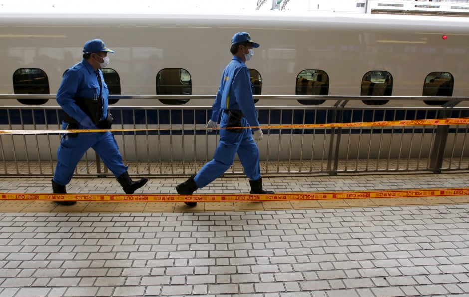 Japonijos traukinyje dėl savižudžio veiksmų žuvusi moteris vyko padėkoti dievams