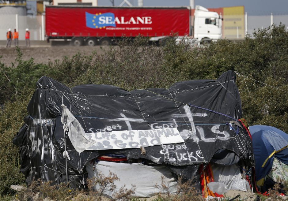 Lamanšo tunelyje žuvo Britaniją pasiekti mėginęs migrantas
