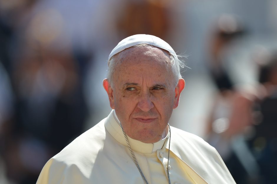 Vatikanas atsitraukė nuo popiežiaus teiginio apie pagalbą homoseksualiems vaikams
