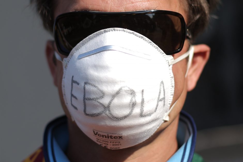 Pirmasis Ebolos virusu užsikrėtęs Italijos pilietis grąžinamas gydytis į tėvynę