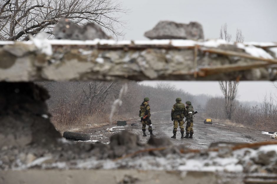 Ukrainoje per parą žuvo trys vyriausybės pajėgų kariai