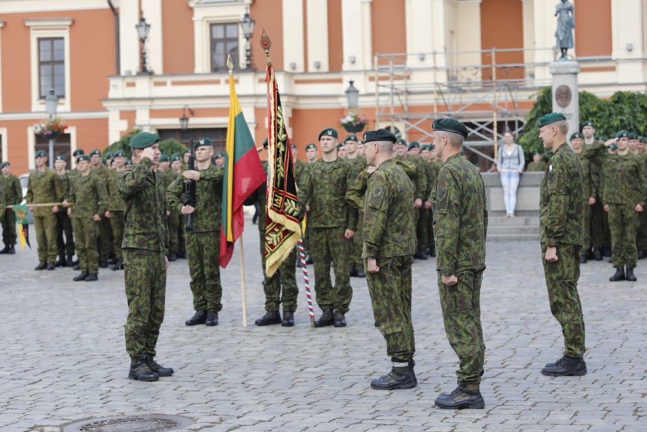 Klaipėdoje – Dragūnų bataliono iškilmės