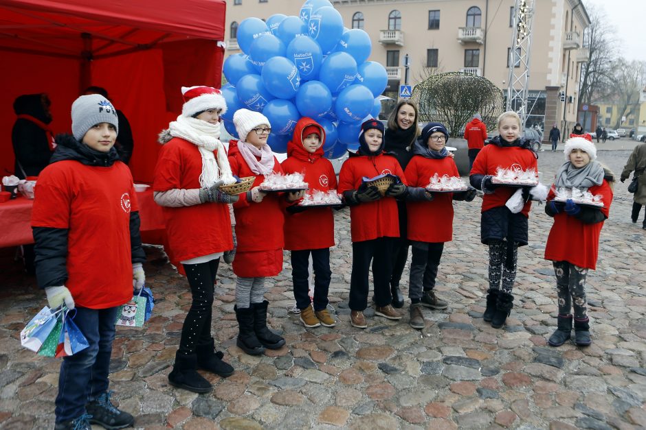 Šimtai klaipėdiečių šildėsi maltiečių sriuba