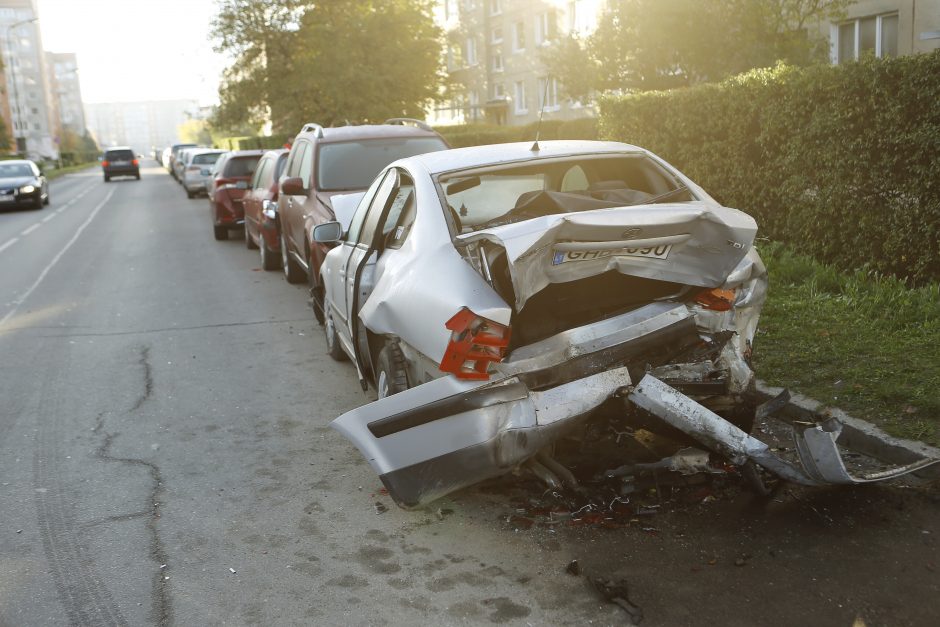 Po masinės avarijos skaičiuoja nuostolius