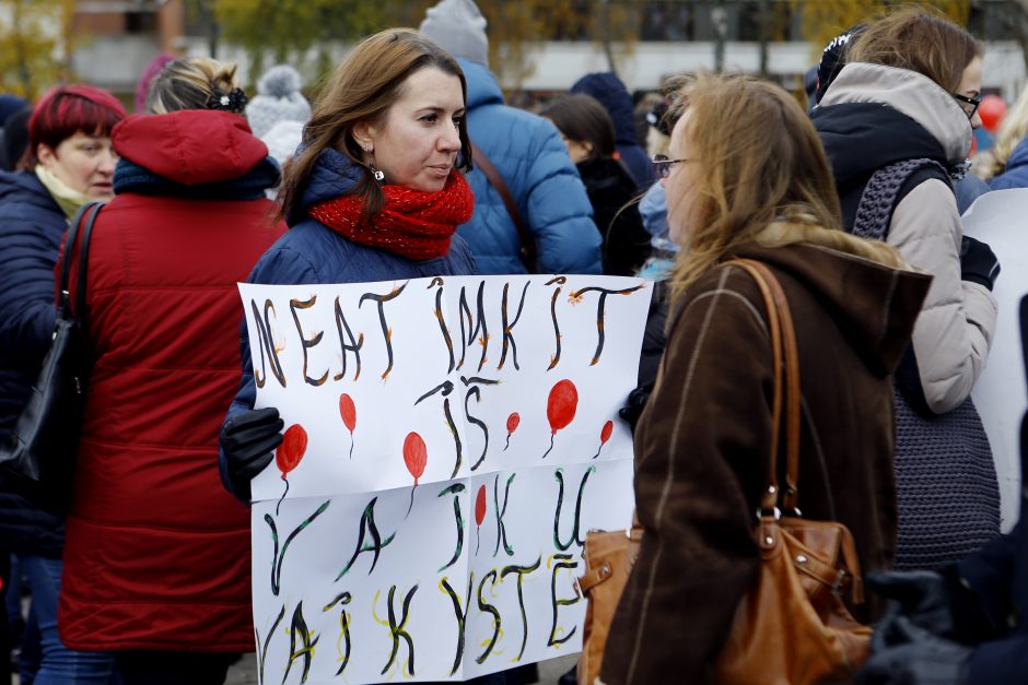 Tėvai kilo į kovą su įstatymais