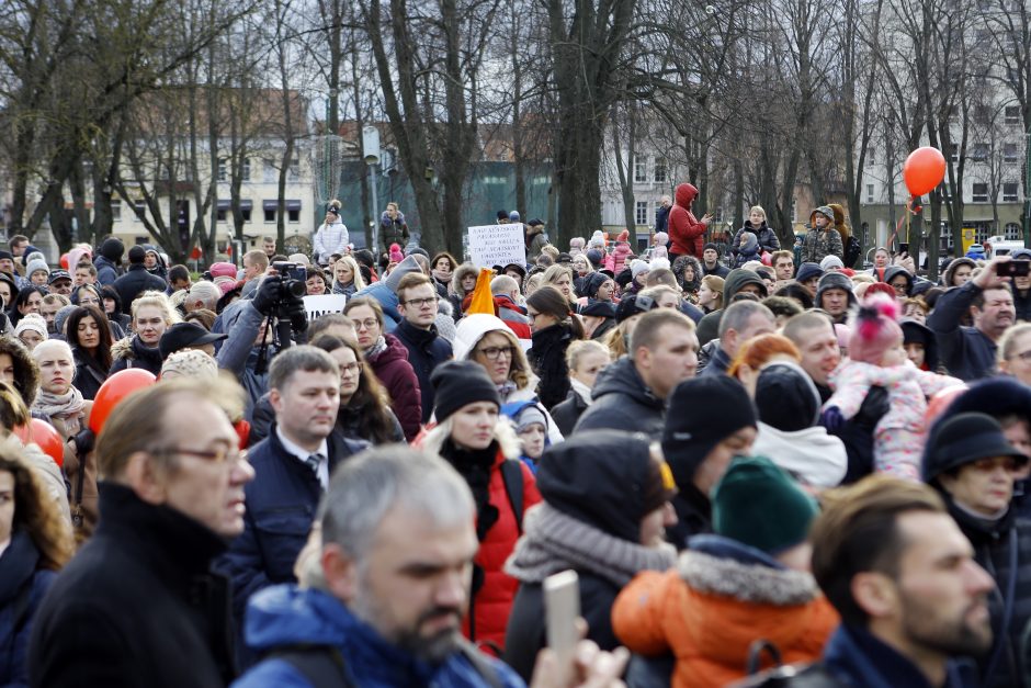 Klaipėdiečių protestas prieš vaikų paėmimą iš šeimų