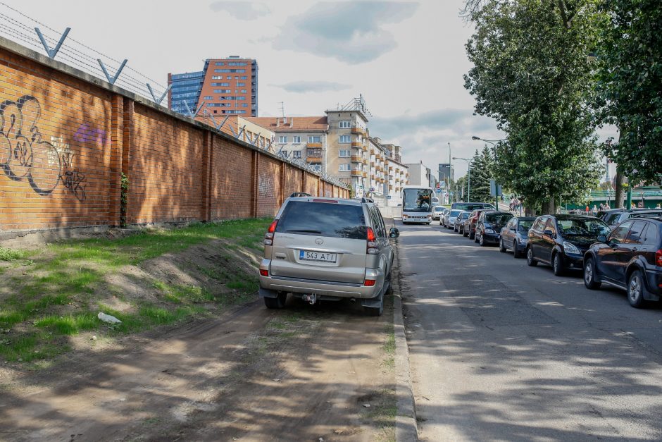 Šiauriniame rage nesėkmingai automobiliu manevravęs latvis atsakomybės neišvengs