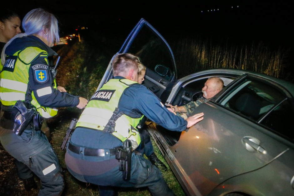 Girto vairuotojo nuotykiai pakeliui iš žvejybos