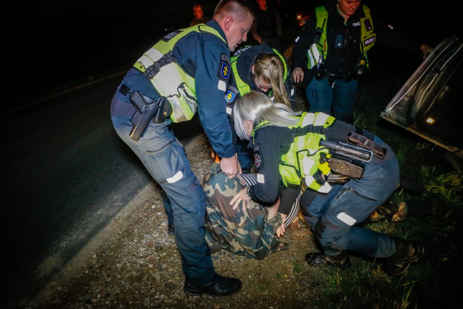 Girto vairuotojo nuotykiai pakeliui iš žvejybos