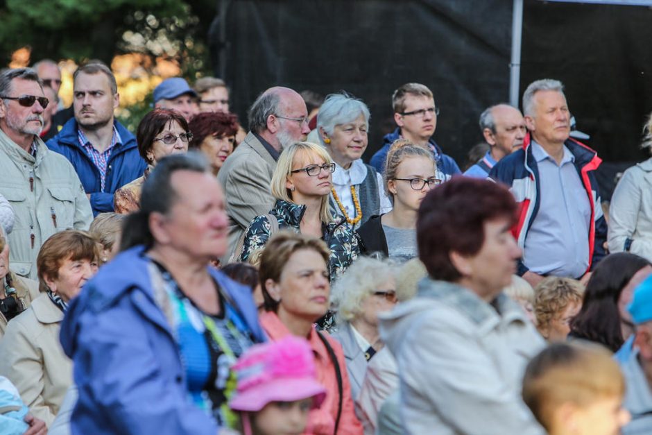 Klaipėdiečiai vieningai užtraukė himną 