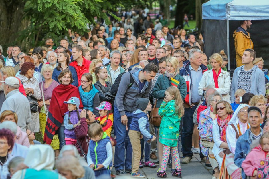 Klaipėdiečiai vieningai užtraukė himną 