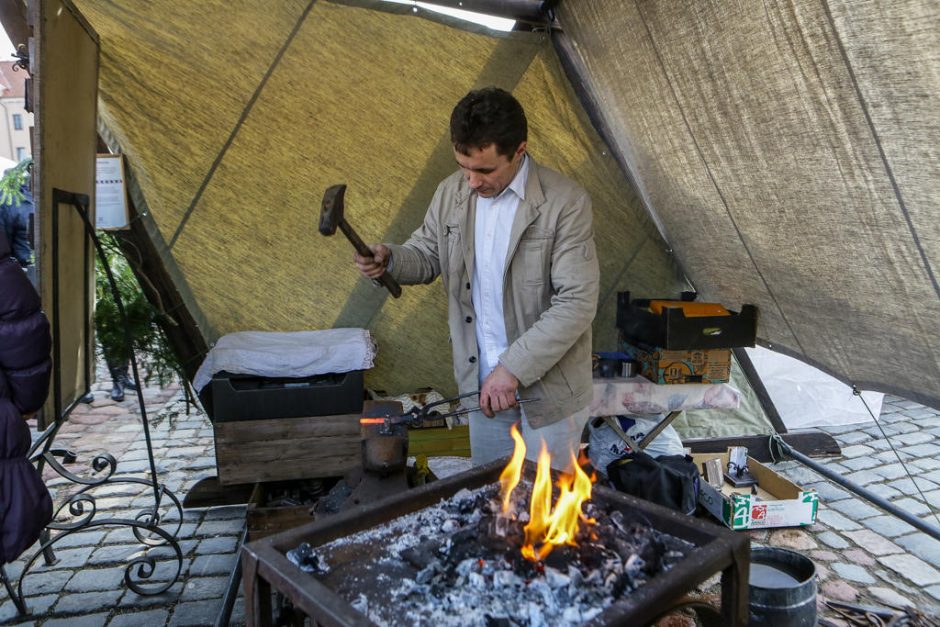 Kaziuko mugės prekeiviai tvirtina kainų nekėlę