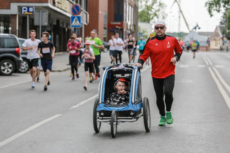 Klaipėdos gatves užtvindė vilties bėgikai