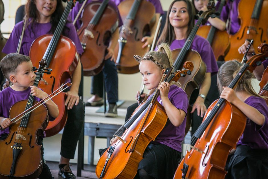 Valstybės dieną papuošė violončelių garsai