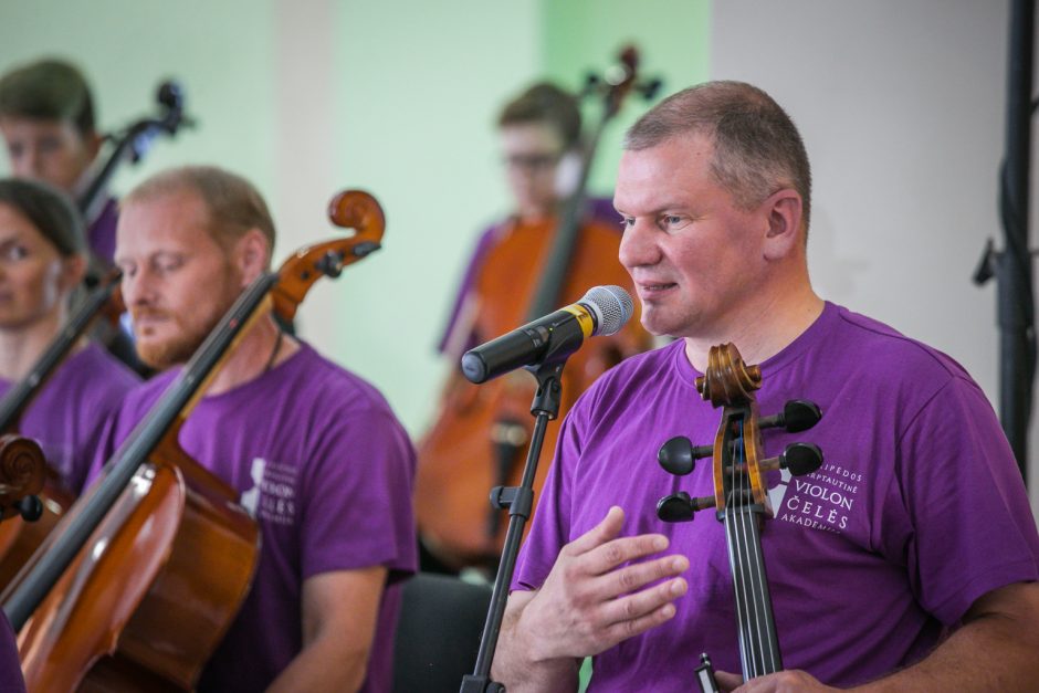 Valstybės dieną papuošė violončelių garsai