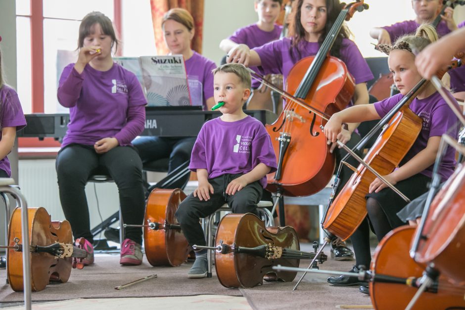 Valstybės dieną papuošė violončelių garsai