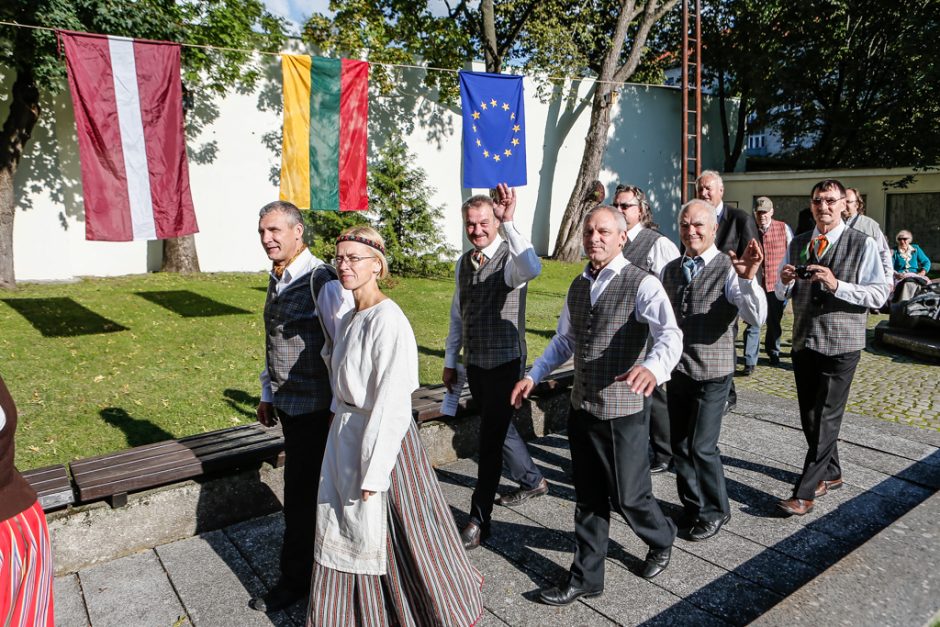 Baltų vienybės dieną – šventė Laikrodžių muziejaus kiemelyje