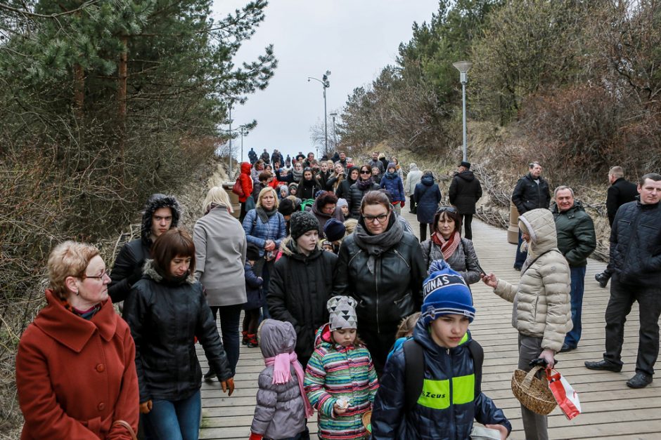 Palangiškiai varžėsi margučių ridenimo čempionate