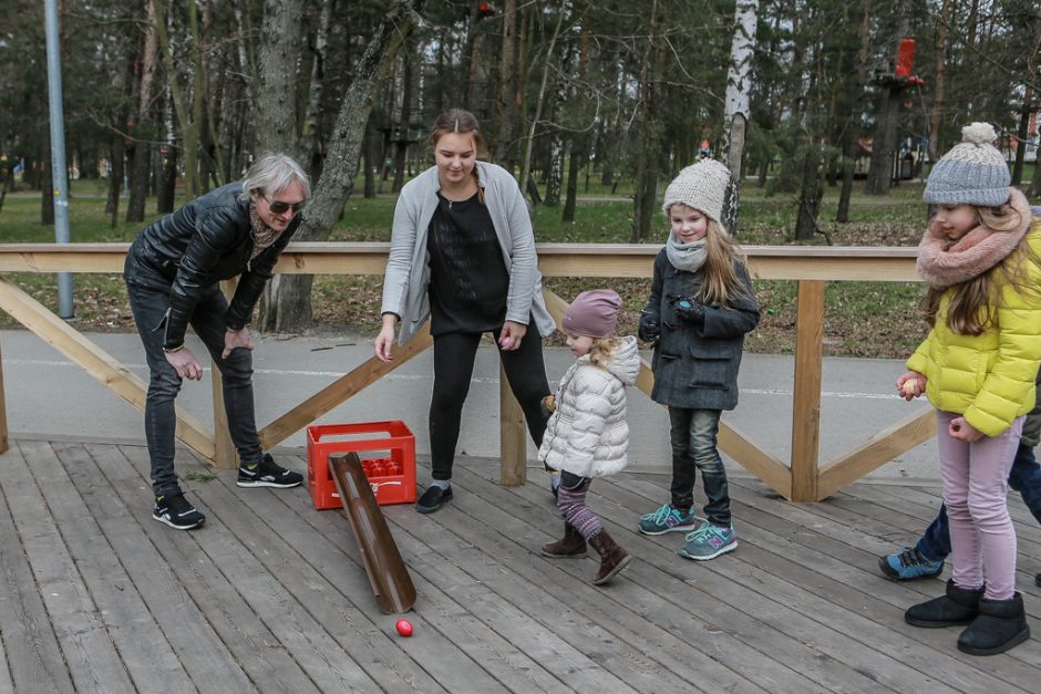 Palangiškiai varžėsi margučių ridenimo čempionate