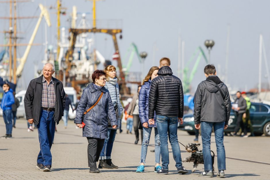 Klaipėdiečiai plūdo apžiūrėti NATO laivų