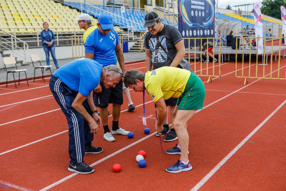 Žmonės su negalia Klaipėdoje mėgavosi galimybe drauge sportuoti