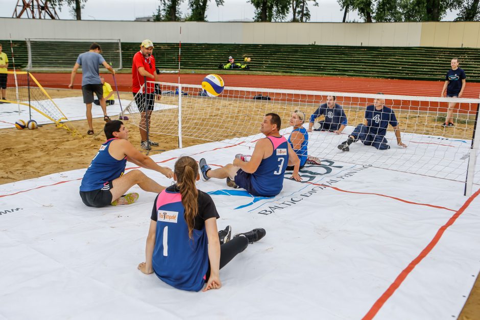 Žmonės su negalia Klaipėdoje mėgavosi galimybe drauge sportuoti