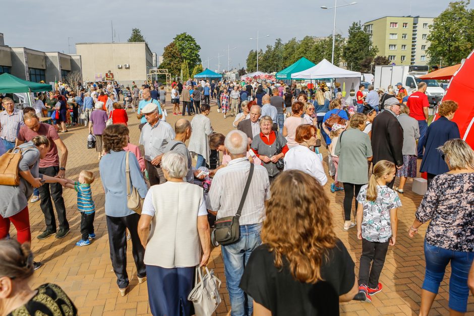 100-mečio obuolių šventė ūžė Gargžduose