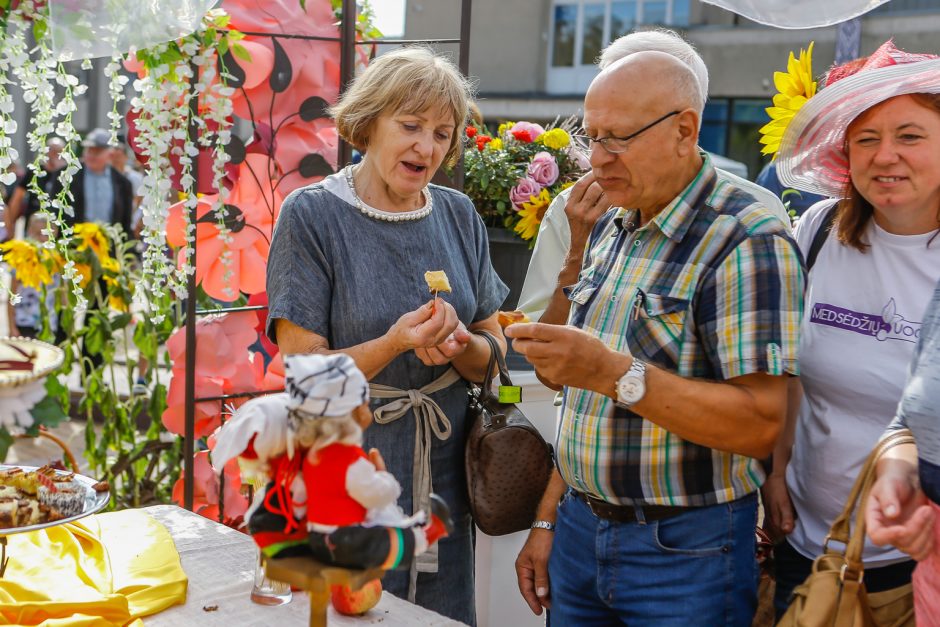 100-mečio obuolių šventė ūžė Gargžduose