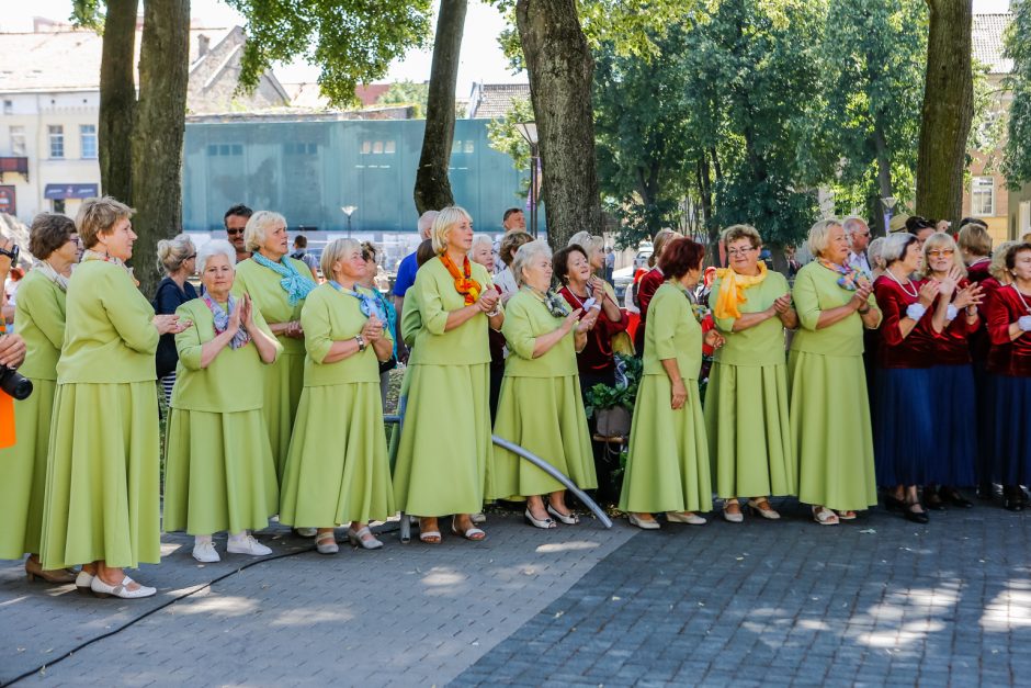 Prie „Žvejo“ paminklo sukosi šokėjai