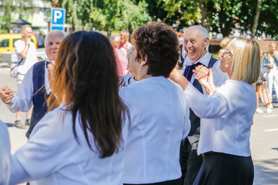 Prie „Žvejo“ paminklo sukosi šokėjai