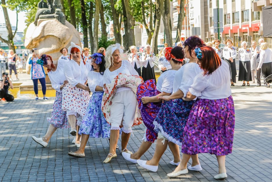 Prie „Žvejo“ paminklo sukosi šokėjai