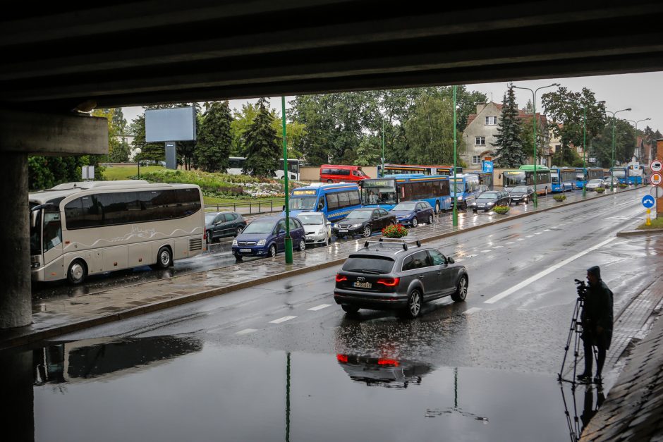 Uostamiestį skandino lietus: patvino gatvės, kiemai