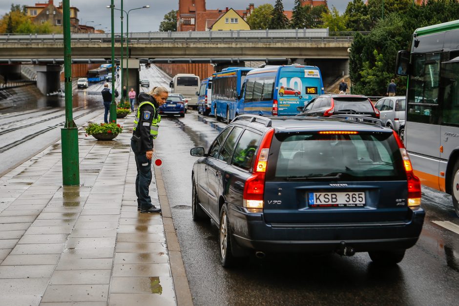 Uostamiestį skandino lietus: patvino gatvės, kiemai