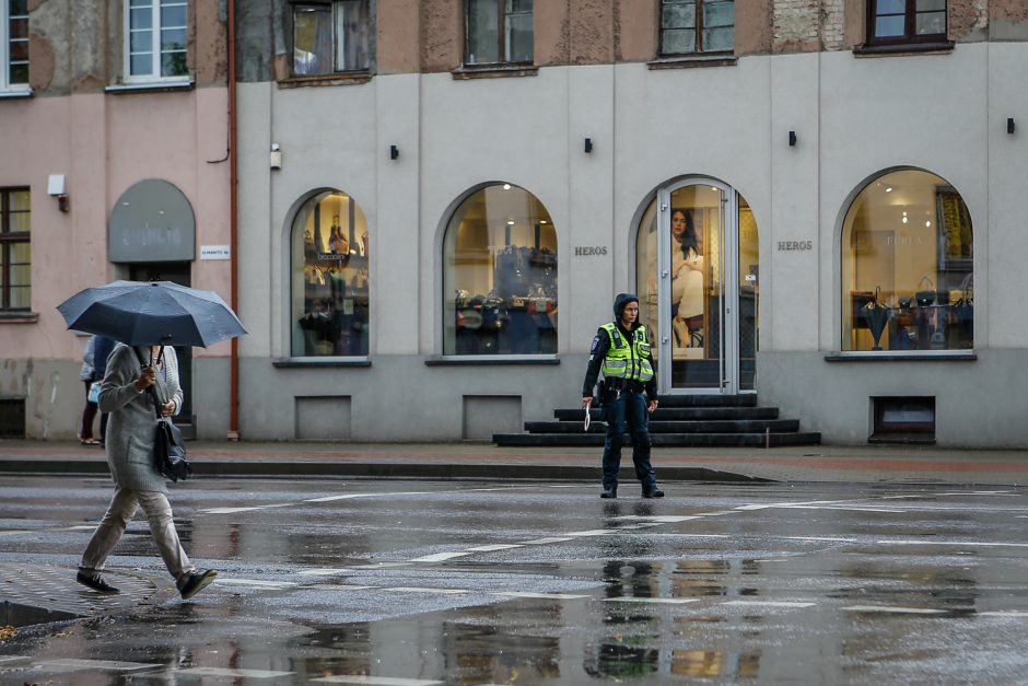 Uostamiestį skandino lietus: patvino gatvės, kiemai