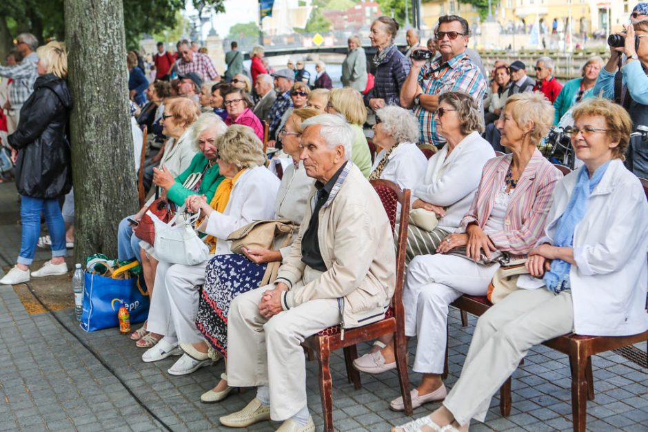 Klaipėdiečiai jau švenčia Mindaugo karūnavimo dieną – pradėjo senjorai