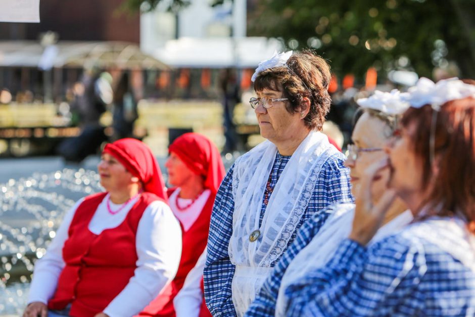 Klaipėdiečiai jau švenčia Mindaugo karūnavimo dieną – pradėjo senjorai