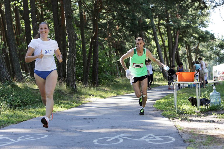 Klaipėdos pajūryje varžėsi maratono bėgikai (papildyta)