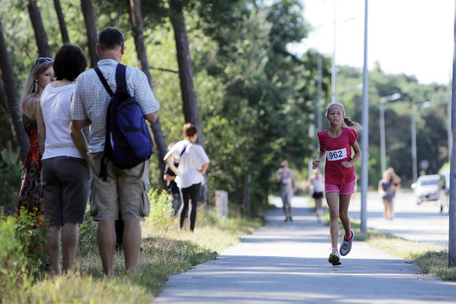Klaipėdos pajūryje varžėsi maratono bėgikai (papildyta)