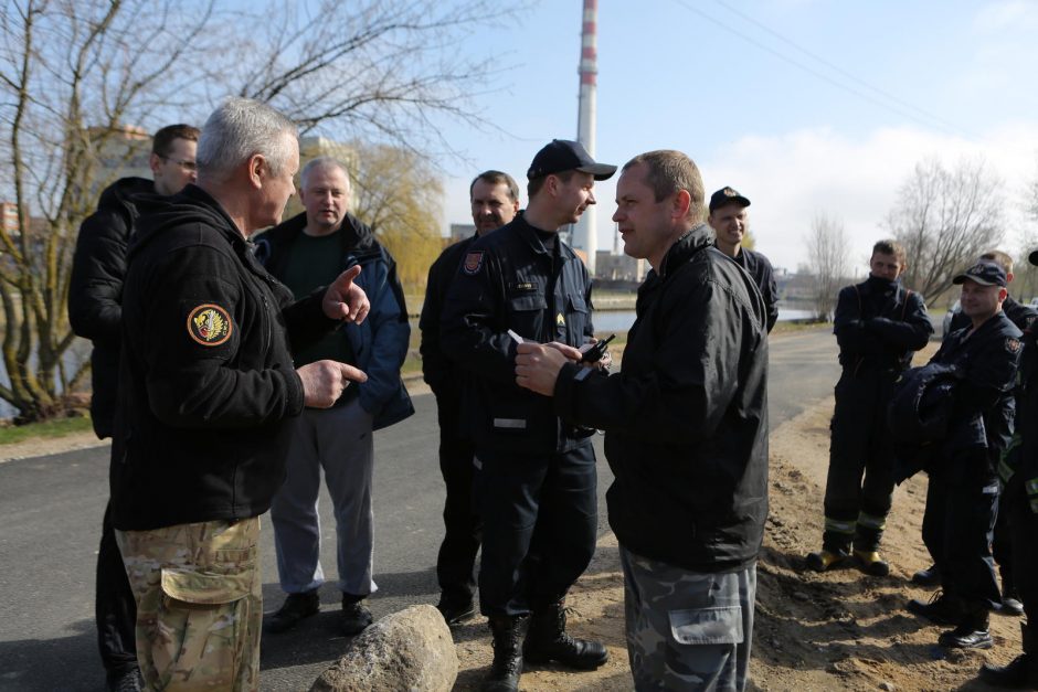 Klaipėdoje „Darom“ dalyviai švarino ir Danės dugną