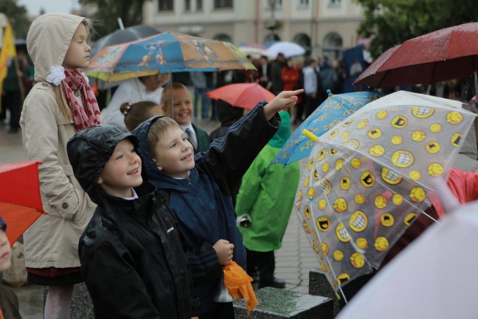 Mokslo ir žinių diena pažymėta lietumi